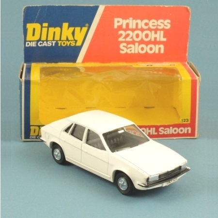 Dinky 123 Princess 2200HL Saloon
