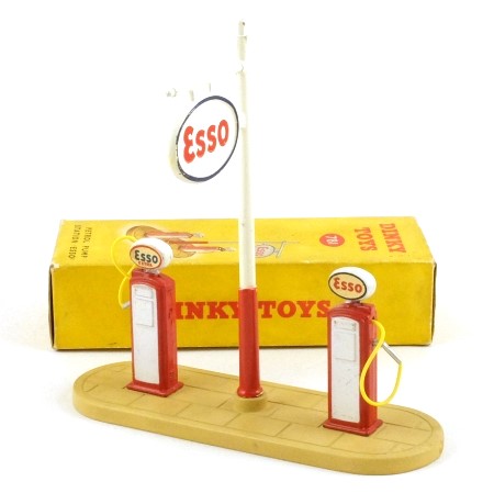 Dinky 781 Esso Petrol Station