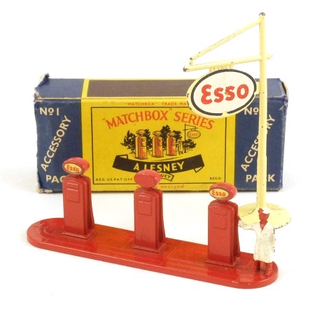 Matchbox A1a ESSO Petrol Pump Set