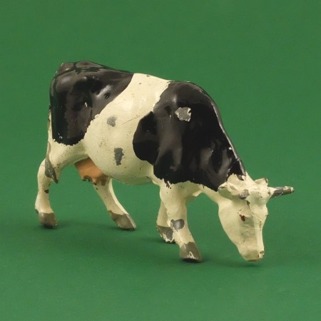 Britains 539 Cow, feeding