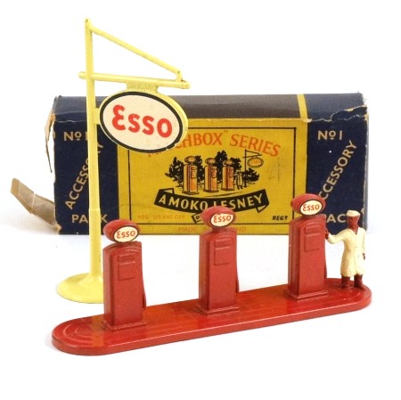 Matchbox A1a ESSO Petrol Pump Set