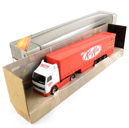 Corgi 59511 Volvo Curtainside Trailer 'Kit Kat'