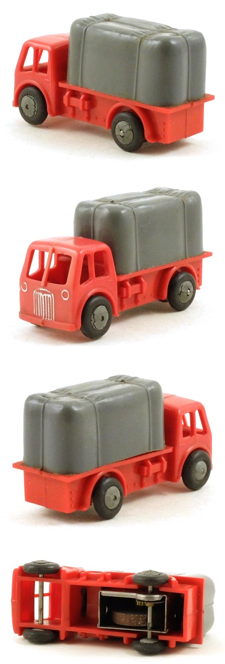 M3104 Tarpaulin Lorry